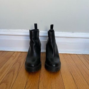 Dr. Marten heeled Chelsea boot